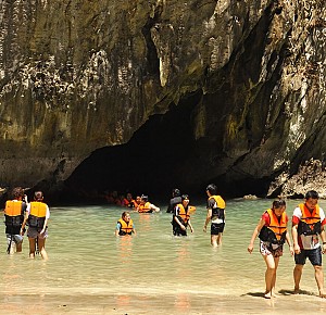 Emerald Cave and 3 islands of Trang One Day Tour by Speedboat