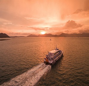 ล่องเรือชมพระอาทิตย์ตก และดินเนอร์สุดพิเศษบนเรือ